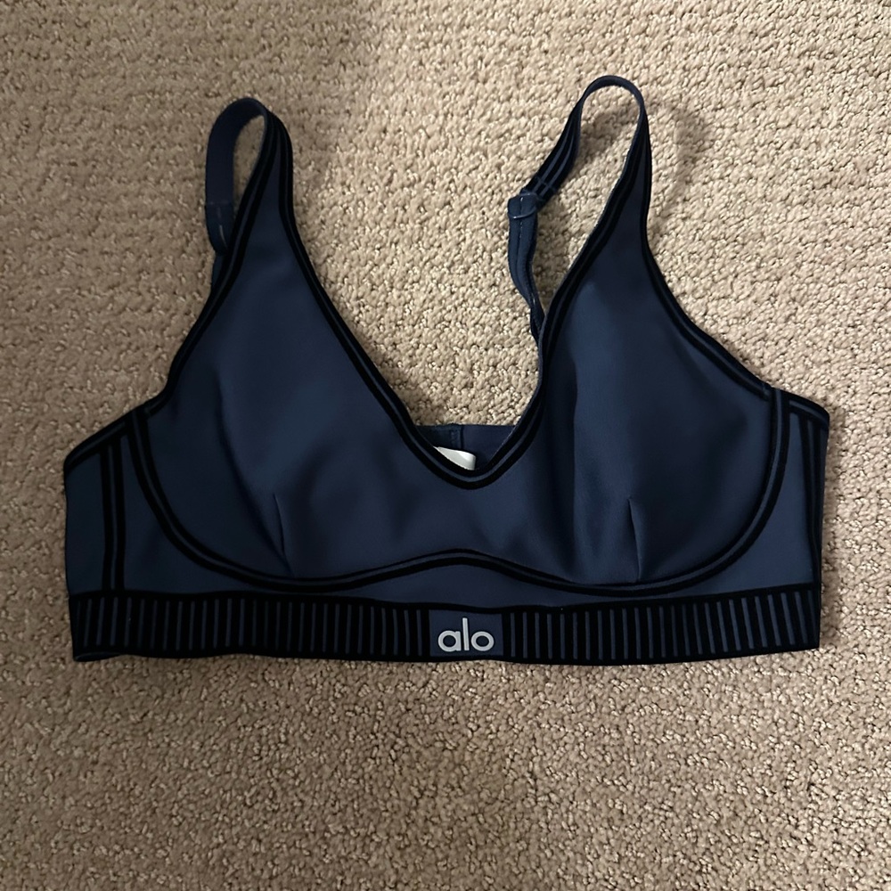 Practically NEW ALO airlift line up bra
Great condition!!!